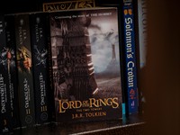 Joel Rice Shutterstock_book Lord of the Rings_grāmata Gredzenu pavēlnieks.jpg