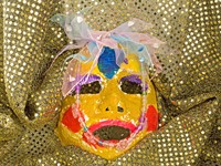 shutterstock_8488375_bright yellow mask_spilgta dzeltena maska.jpg