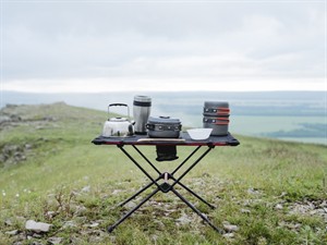 Shutterstock_2179801913_camping kitchen_pārgājienu virtuve.jpg