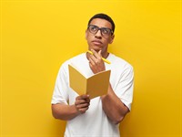 shutterstock_2288407951_man thinking_vīrietis domā.jpg