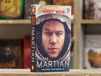 hamdi bendali Shutterstock_science fiction book_fantastikas grāmata.jpg