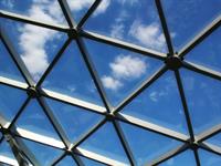 Shutterstock_2224793621_glass triangle_stikla trijstūris.jpg