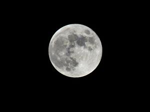 shutterstock_2513074273_moon_mēness.jpg