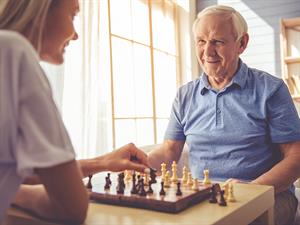 shutterstock_495578068_playing chess_šaha spēle.jpg