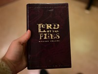 Woodan Shutterstock_book Lord of the flies_grāmata Mušu pavēlnieks.jpg