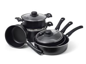 Shutterstock_1818795212_pots and pans_katli un pannas.jpg