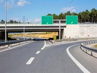 Shutterstock_1782816917_road devides_ceļš sadalās.jpg