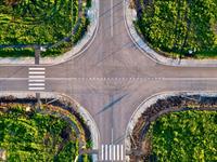 Shutterstock_2262923157_road intersection_ceļa krustojums.jpg