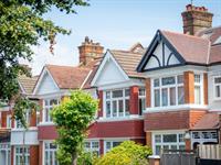 Shutterstock_2490007715_row houses in UK_rindu mājas Lielbritānijā.jpg