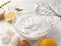 shutterstock_2426959749_whipped cream_sakults krēms.jpg