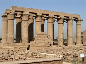 Shutterstock_442499299_temple in Egypt_templis Ēģiptē.jpg