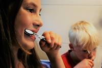 brushing-teeth-2103219_1920.jpg