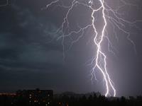 Shutterstock_1393239629_thunderstorm lightning_negaiss zibens.jpg