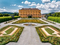 shutterstock_2108959067_Schonbrunn Palace_Šēnbrunnas pils.jpg