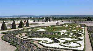442 httpscommons.wikimedia.orgwikiFileEngelhartstetten_-_Schloss_Hof,_Schlossgarten.JPG.jpg