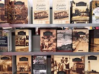 melissamn Shutterstock_history books_vēstures grāmatas.jpg