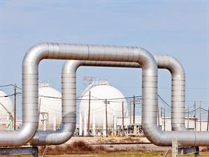 shutterstock_644620972_petrochemical refinery factory plant_naftas pārstrādes rūpnīca.jpg