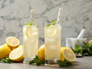 Shutterstock_1902755620_lemonade_limonāde.jpg