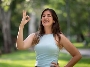 Shutterstock_1769943089_woman feeling ok_sieviete ok.jpg