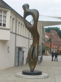 345 httpscommons.wikimedia.orgwikiFileHenry_Moore_-_Kunst_4_in_Schw%C3%A4bisch_Hall.jpg.jpg