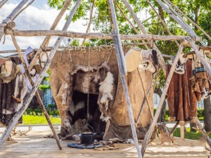 shutterstock_1254476065_chukotka national yaranga_Jaranga Čukotkā.jpg