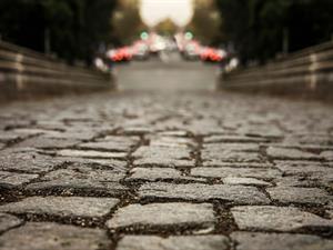 Shutterstock_2171909145_stone road_akmeņu ceļš.jpg