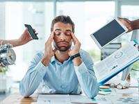 Shutterstock_2485947825_tired man in office_noguris vīrietis ofisā.jpg