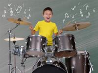 Shutterstock_1201188823_boy playing drums_zēns spēlē bungas.jpg