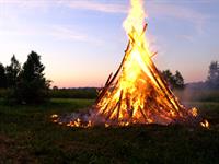 Shutterstock1882040977bonfireugunskurs.jpg