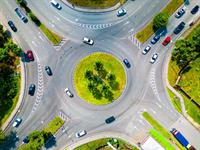 Shutterstock_2332946515_roundabout_apļa krustojums.jpg