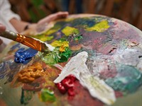 shutterstock_2075039239_palette with paint_palete ar krāsām.jpg