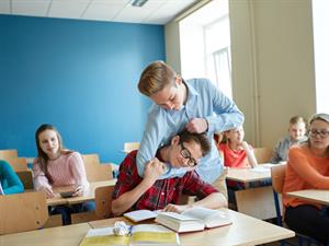 Shutterstock_472811992_fight in school_kautiņš skolā.jpg
