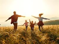 Shutterstock_1438256546_family_ģimene.jpg