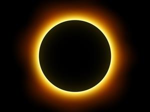 Shutterstock_641183956_solar eclipse_saules aptumsums.jpg