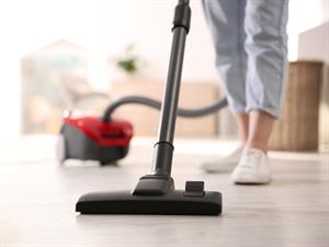 Shutterstock_1698937654_vacuum_sūkt ar putekļusūcēju.jpg