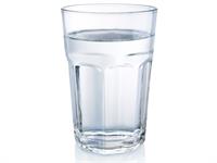 Shutterstock_722889892_glass of water_ūdens glāze.jpg