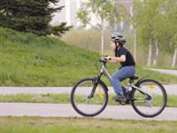 Shutterstock_103102727_boy riding a bike_zēns braukā ar velosipēdu.jpg