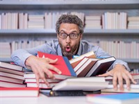 shutterstock_2367211537_bookworm_grāmatu tārps.jpg