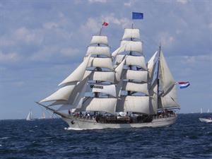 ship-952292_1920.jpg