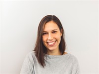 shutterstock_2278654599_cheerful woman_laimīga sieviete.jpg