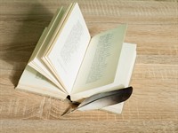 shutterstock_1664402122_book with feather_grāmata ar spalvu.jpg