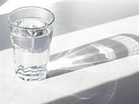 Shutterstock_1920236552_glass of water_ūdens glāze (1).jpg