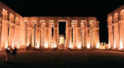 Luxor,_Luxor_Temple,_inside,_at_night,_Egypt,_Oct_2004.jpg