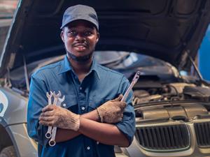 Shutterstock_1949210038_mechanic_mehāniķis.jpg