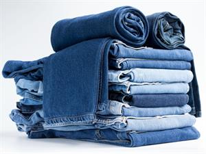 Shutterstock_2182007703_jeans_džinsi.jpg