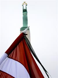 AJSTUDIO PHOTOGRAPHY Shutterstock_latvian flag and freedom monument_Latvijas karogs un brīvības piemineklis.jpg