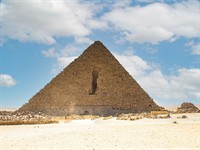 Shutterstock_2348073747_Egyptian pyramids_Ēģiptiešu piramīda.jpg