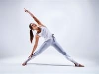 Shutterstock_574952554_woman doing yoga_sieviete nodarbojas ar jogu.jpg