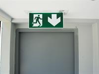 Shutterstock_2464077787_emergency fire exit_ārkārtas izeja.jpg