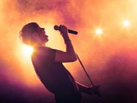 Shutterstock_1039242106_singer_dziedātājs.jpg